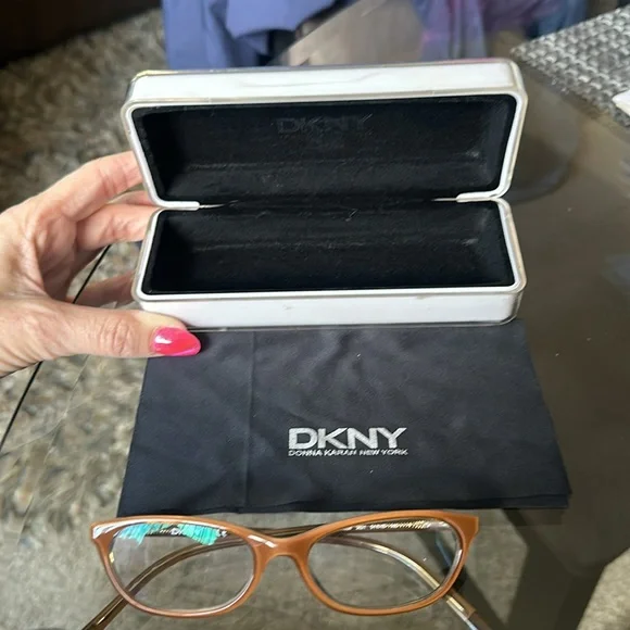 DKNY Caramel Reading Glasses 1.0 - Picture 4 of 15
